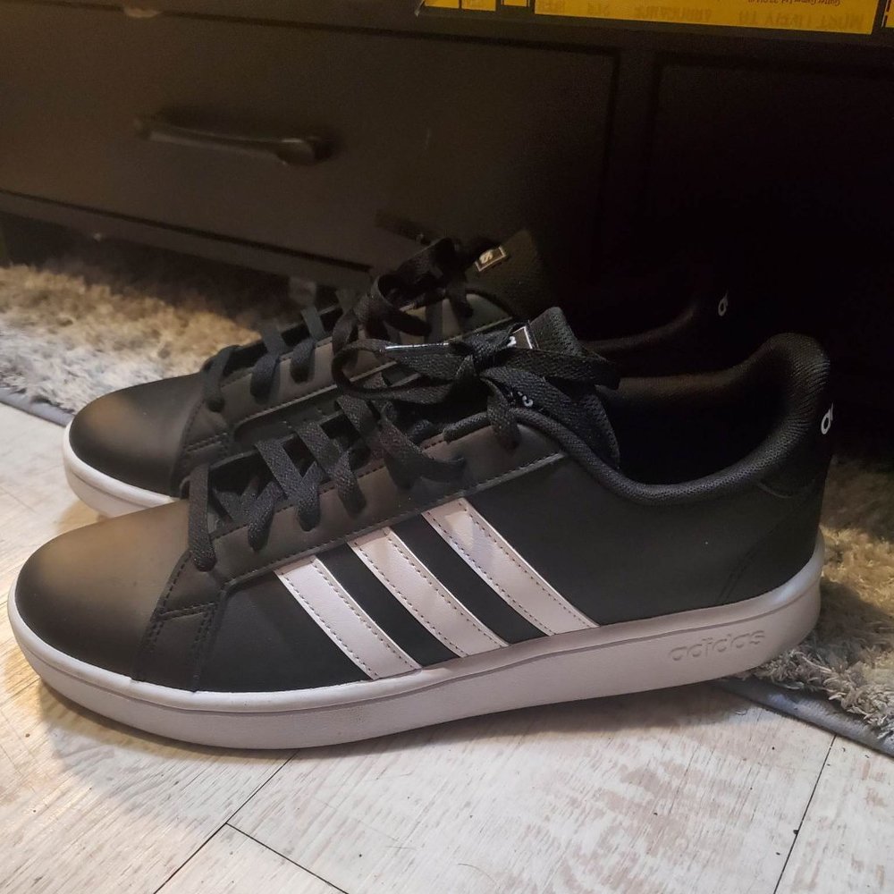 Size 10 mens Adidas Grand Court 2.0 Tennis Shoes